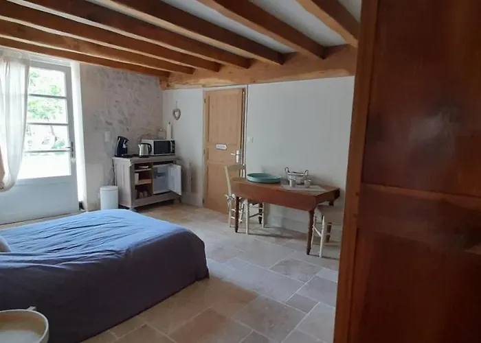 Bed & Breakfast De Charme Dans Maison Charentaise 3*